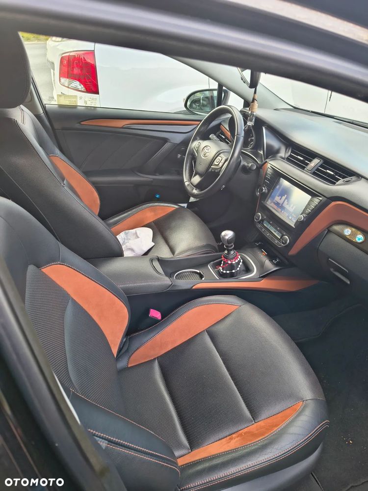 Toyota Avensis 1.8 Premium - 14