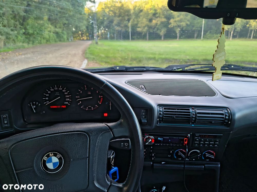 BMW Seria 5 520i - 23