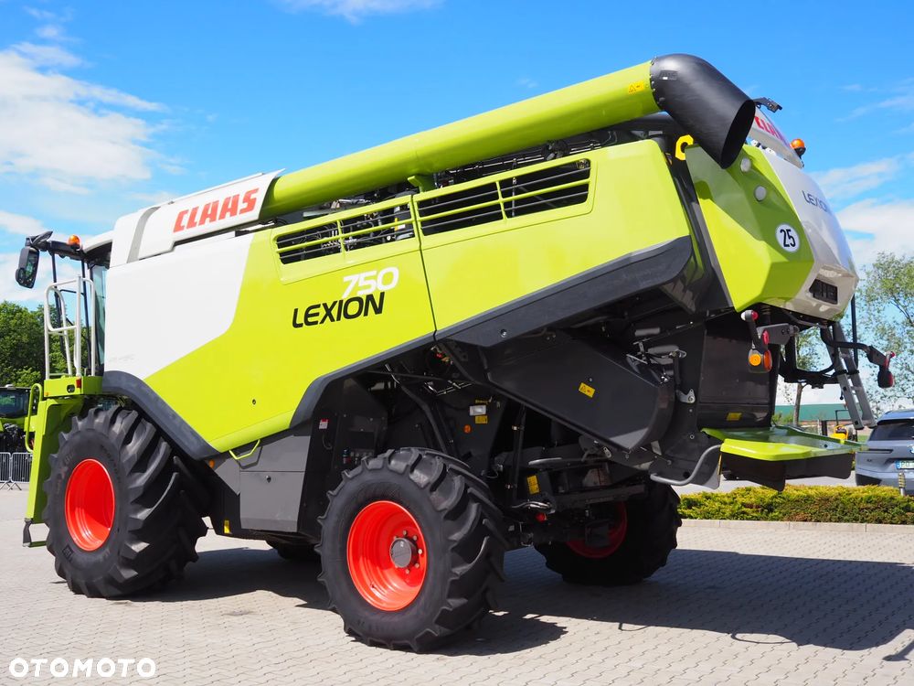 Claas Lexion 750 + V770 - 3