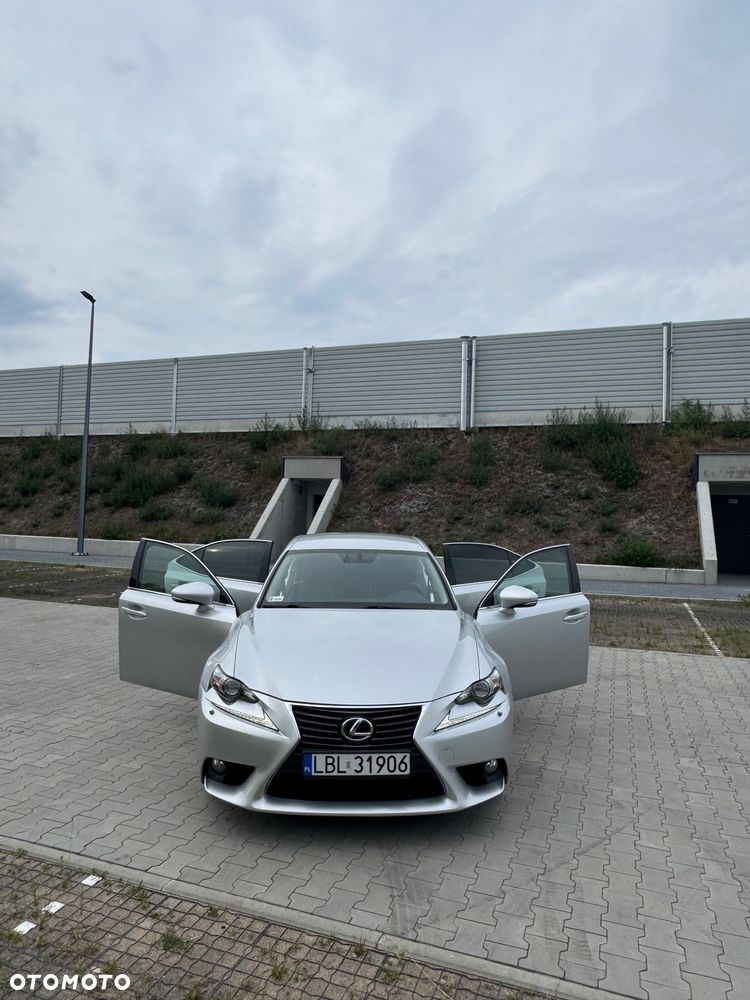 Lexus IS 300h Prestige - 23