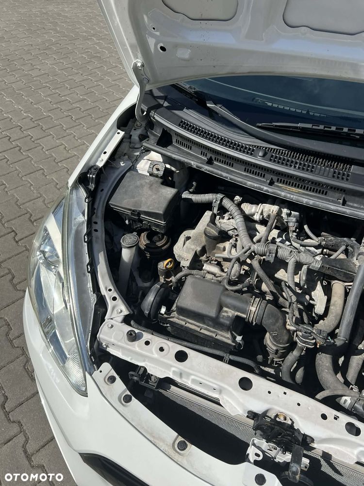 Toyota Prius - 4