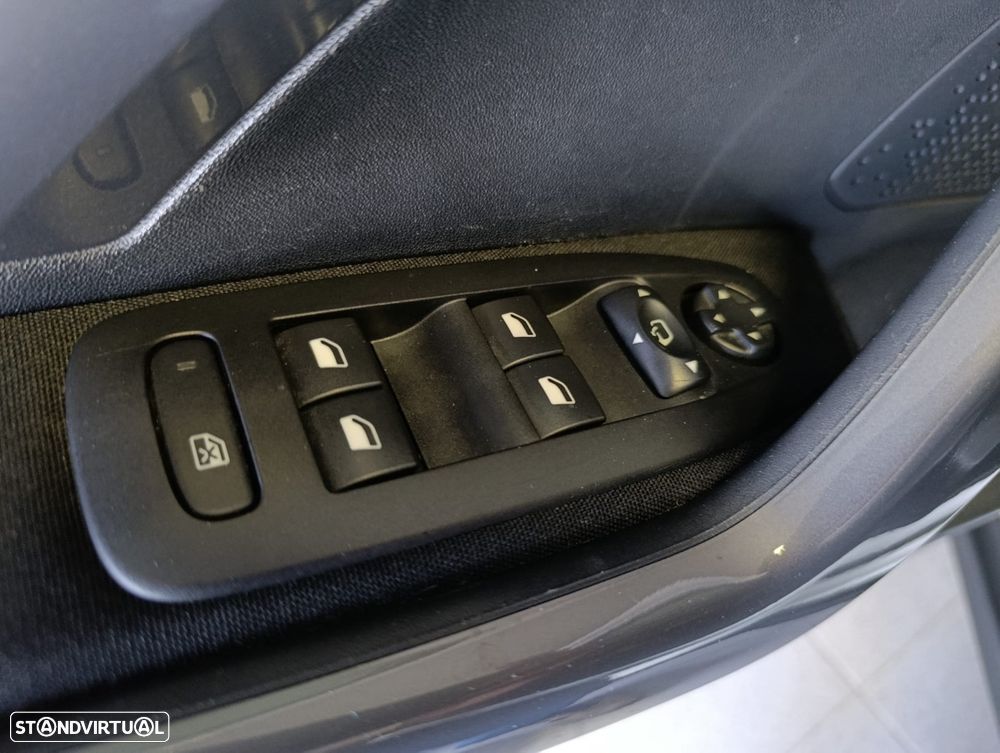 Peugeot 2008 1.2 PureTech Style - 6