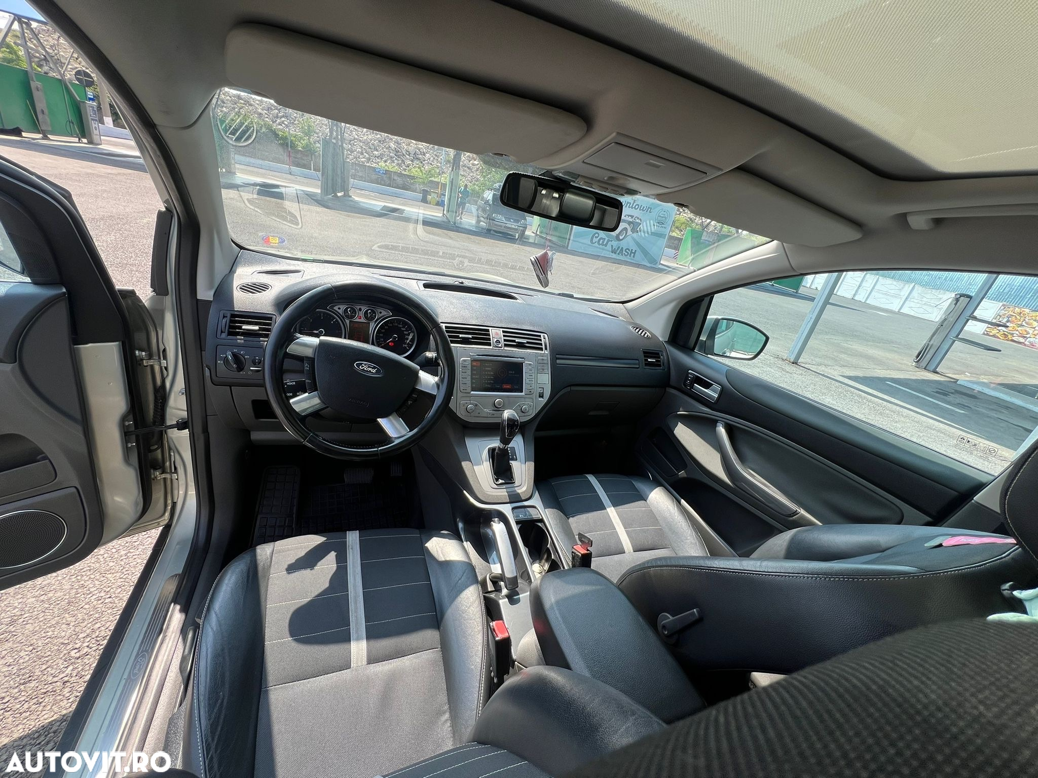 Ford Kuga - 10