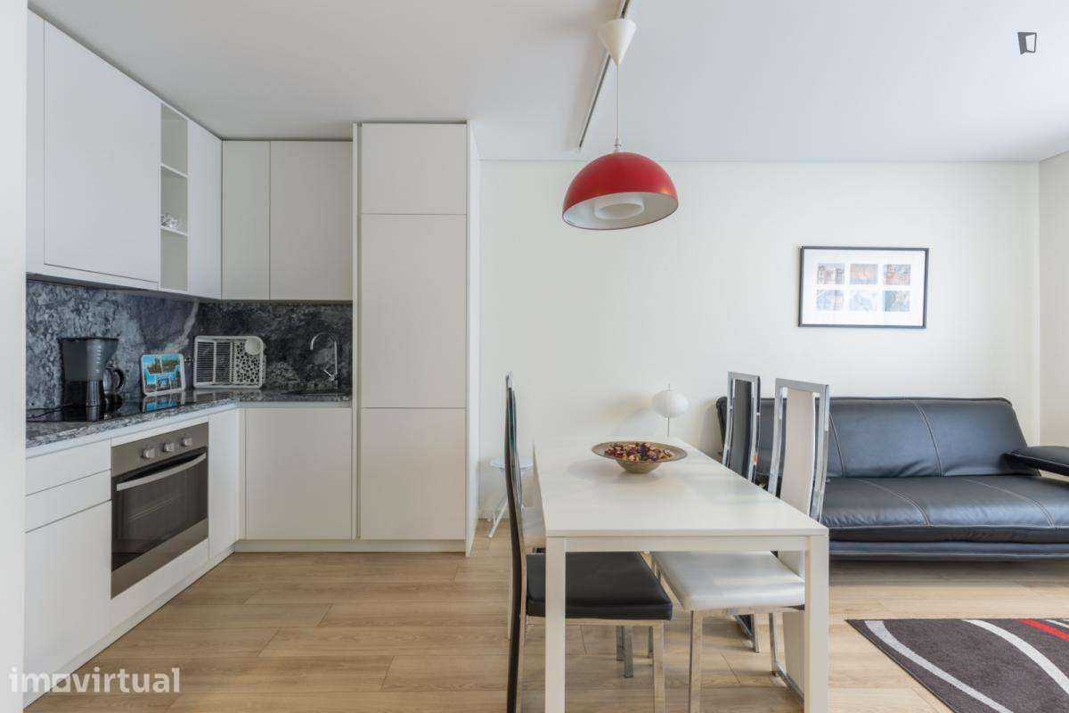 Apartamento com 1 quartos - localizado em Cedofeita Porto - Grande imagem: 2/15
