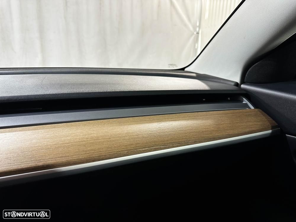 Tesla Model 3 Long-Range Dual Motor AWD - 28