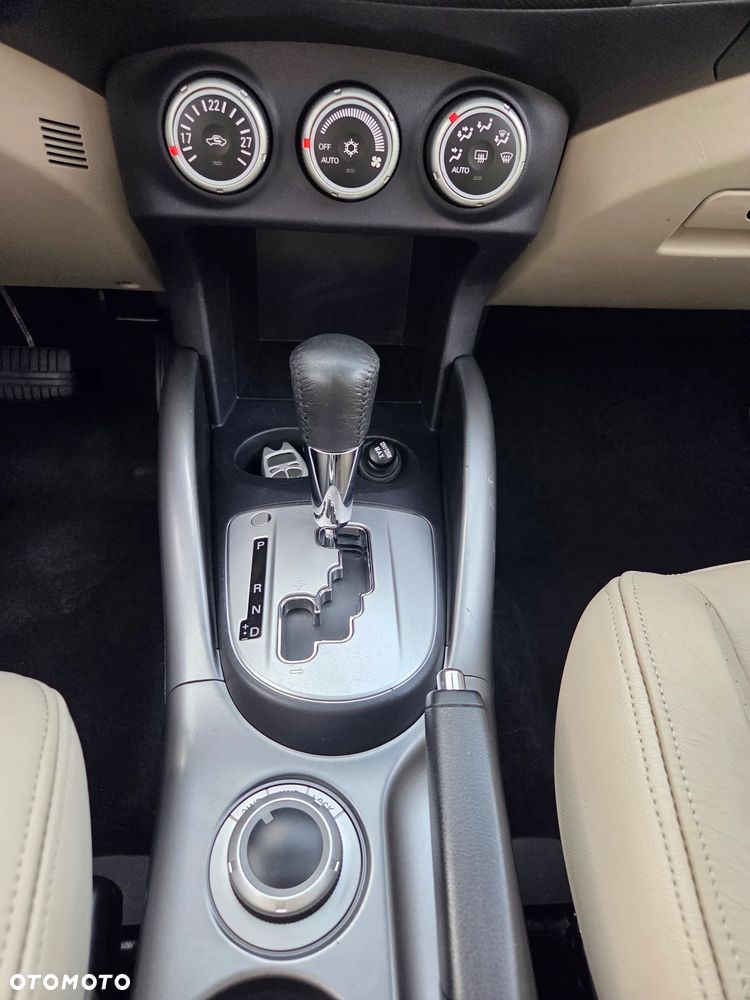 Mitsubishi Outlander 2.4 4WD CVT Intense - 14