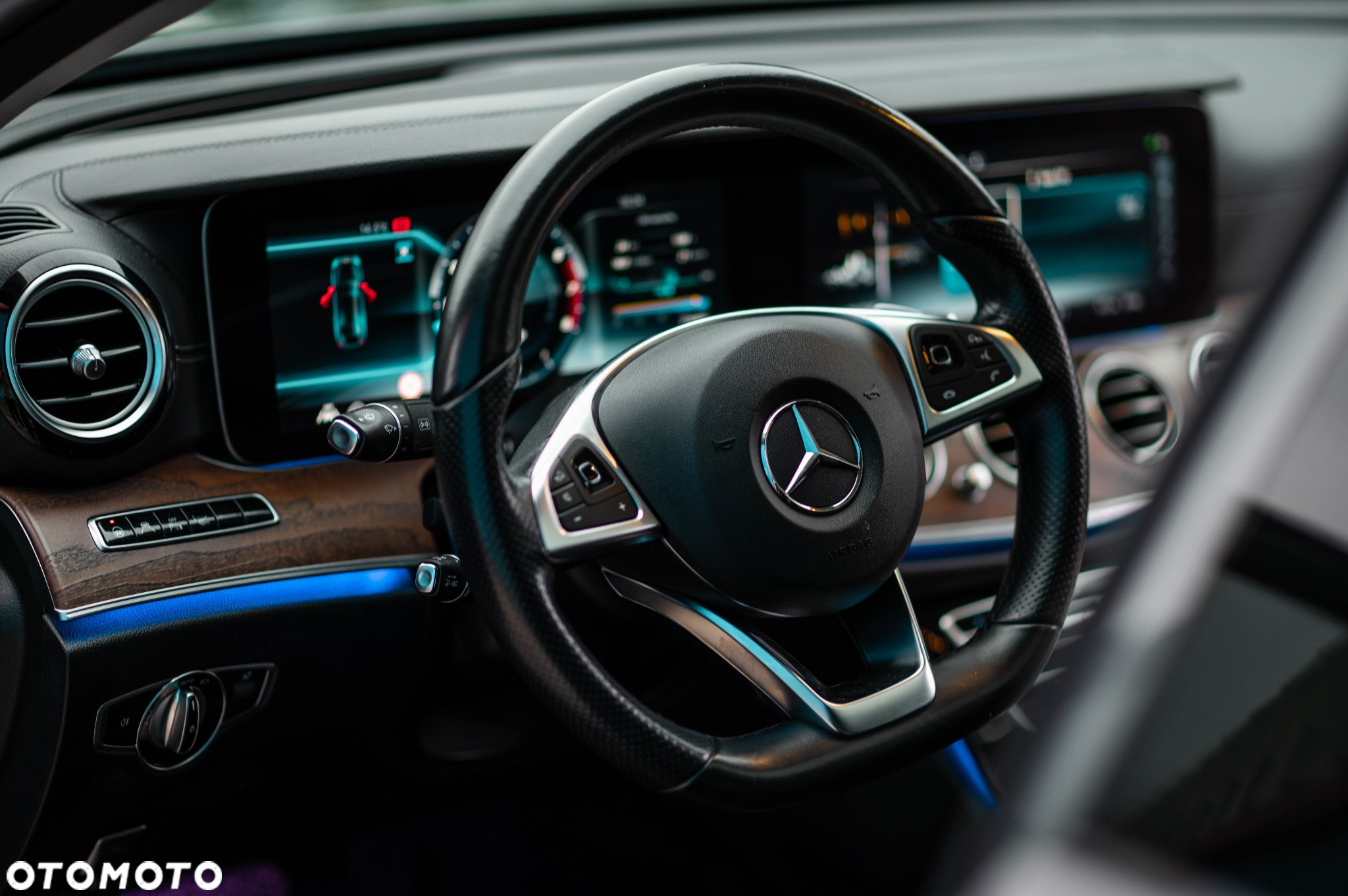 Mercedes-Benz Klasa E 400 4-Matic 9G-TRONIC - 13