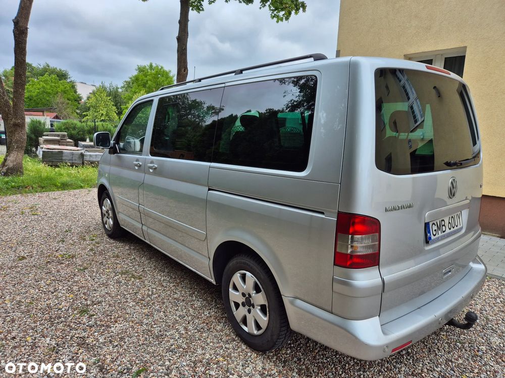 Volkswagen Multivan - 13
