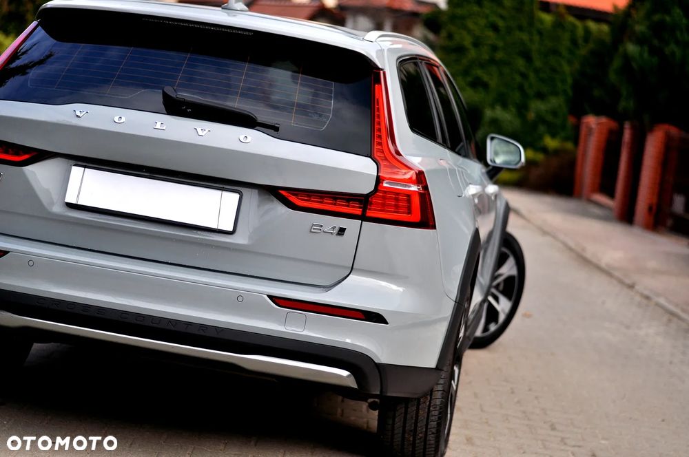 Volvo V60 Cross Country B4 D AWD Plus - 9