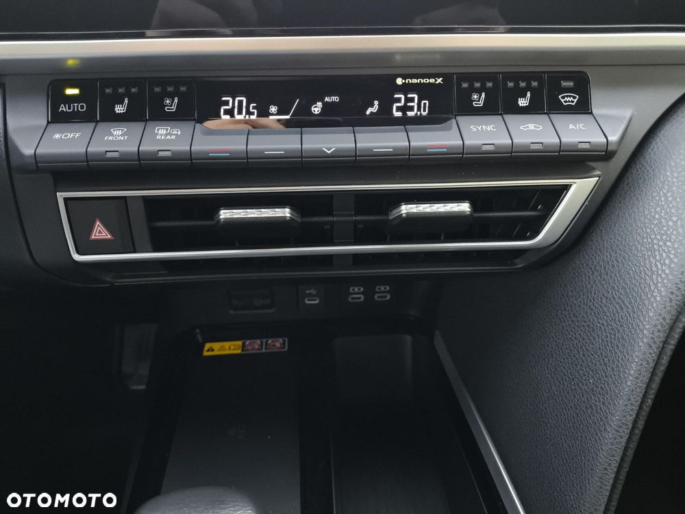 Toyota Camry - 25