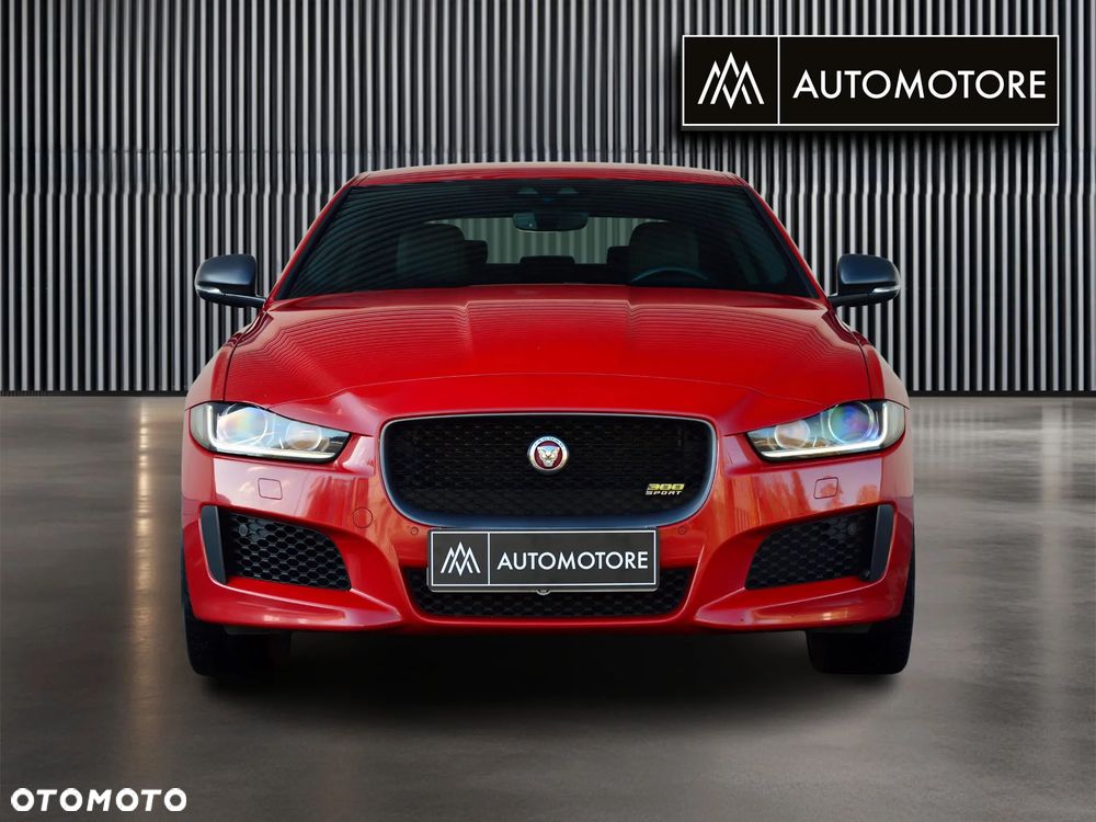 Jaguar XE 2.0 T AWD 300 Sport - 4