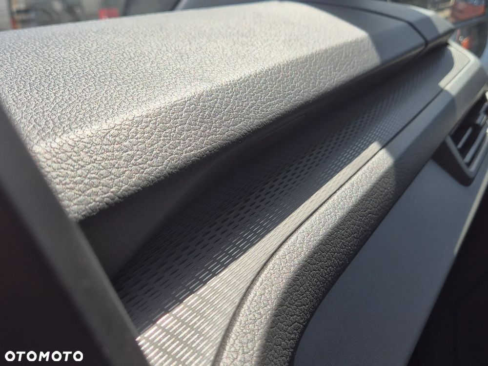 Volkswagen Caravelle - 8