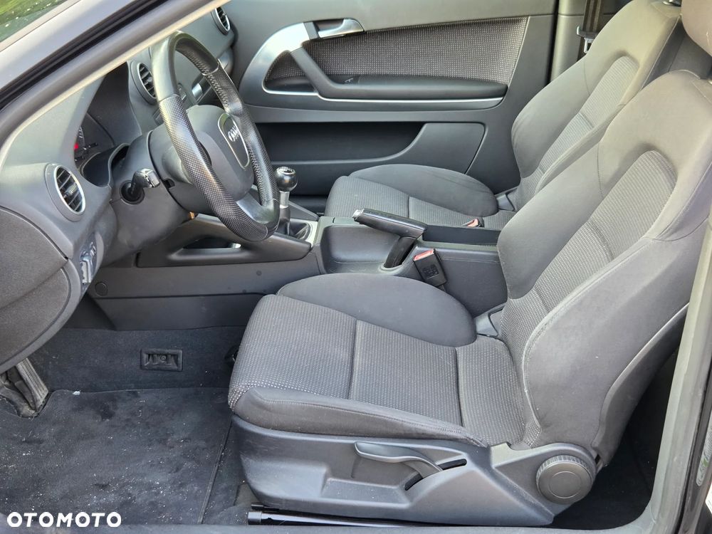 Audi A3 3-drzwiowe 1.6 Attraction - 9