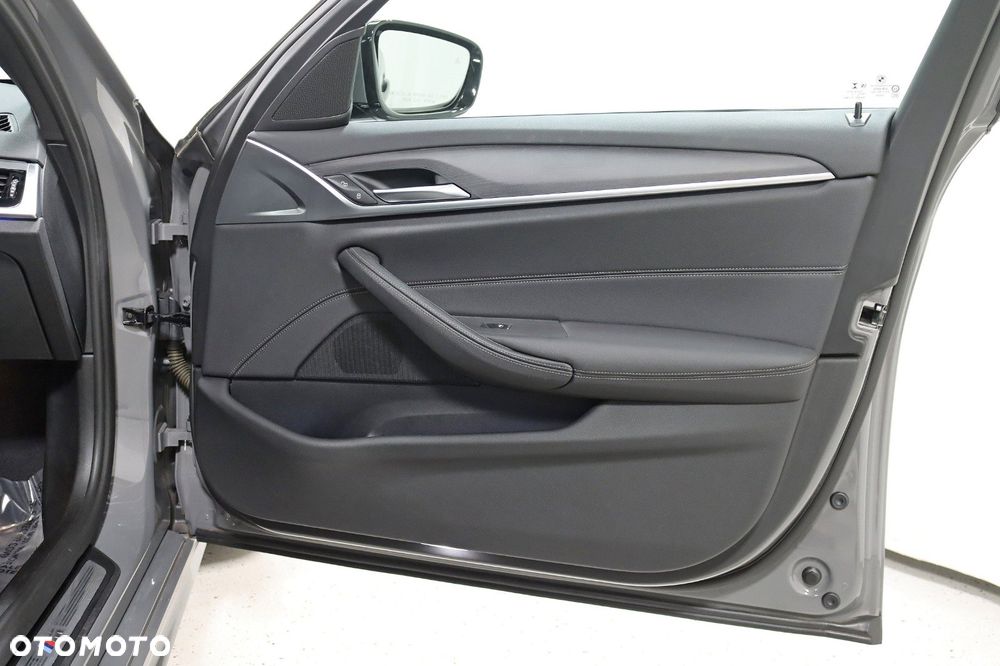 BMW Seria 5 530i xDrive M Sport Edition - 31