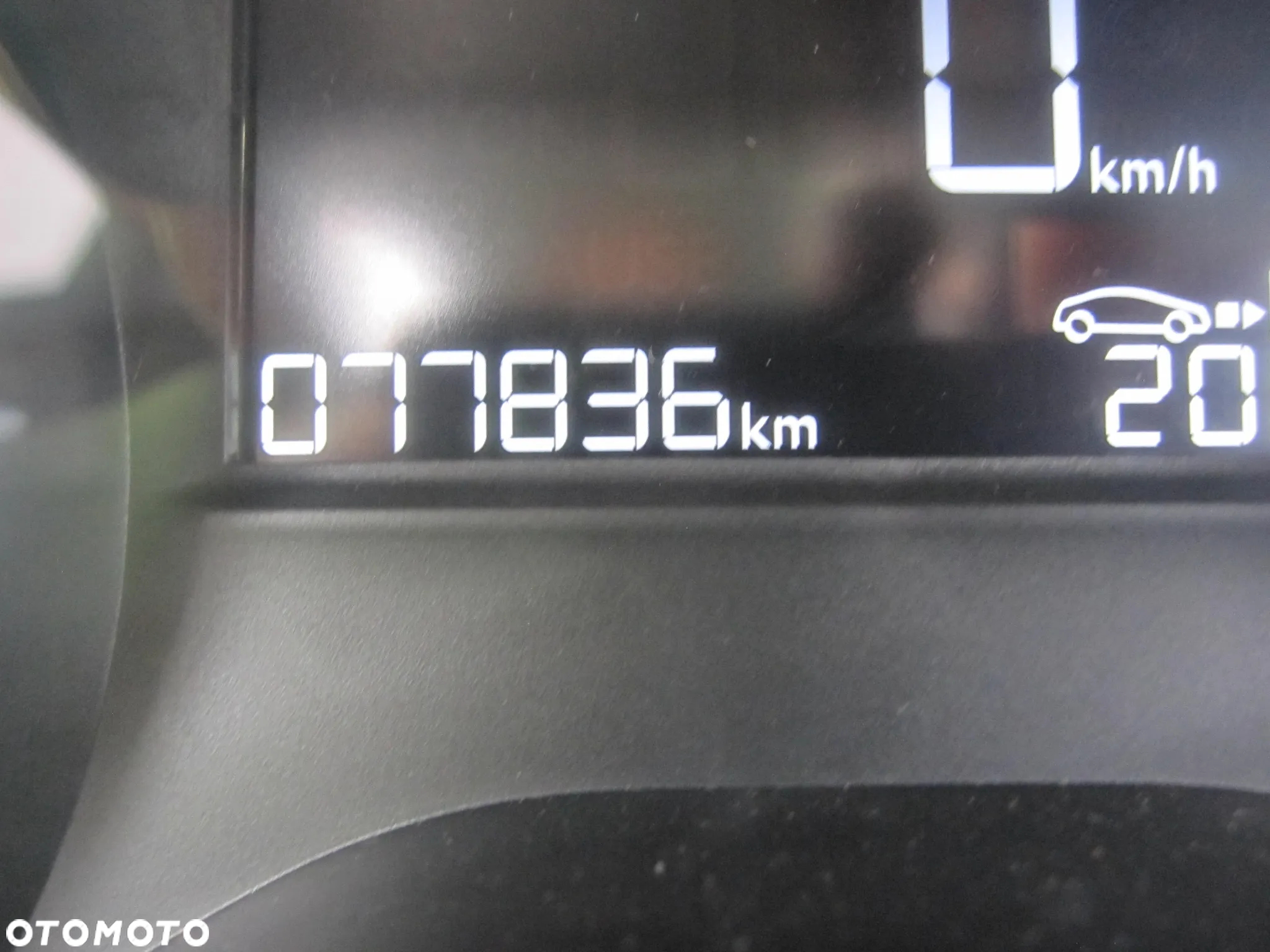 Peugeot 208 1.6 BlueHDi Allure S&S - 2
