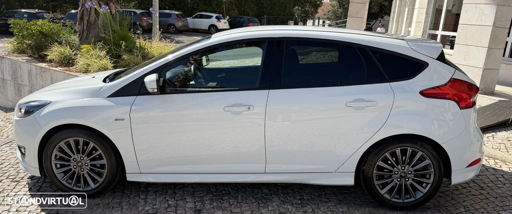 Ford Focus 1.5 TDCi ECOBlue ST-Line - 11