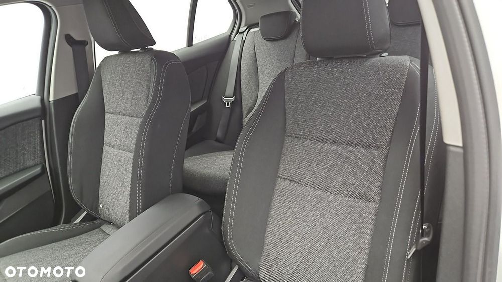 BMW Seria 1 120 mHEV - 12
