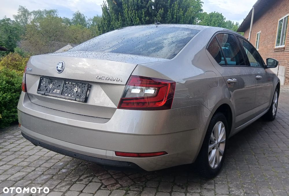 Skoda Octavia 1.6 TDI DSG Ambition - 6