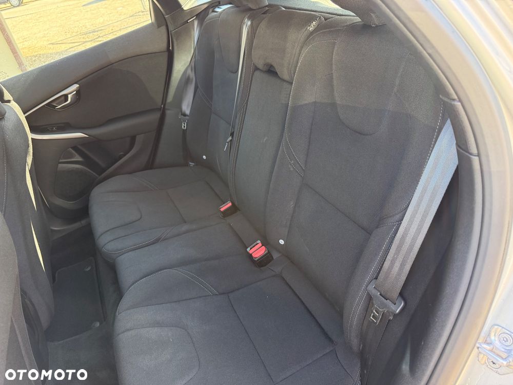 Volvo V40 D2 Kinetic - 15