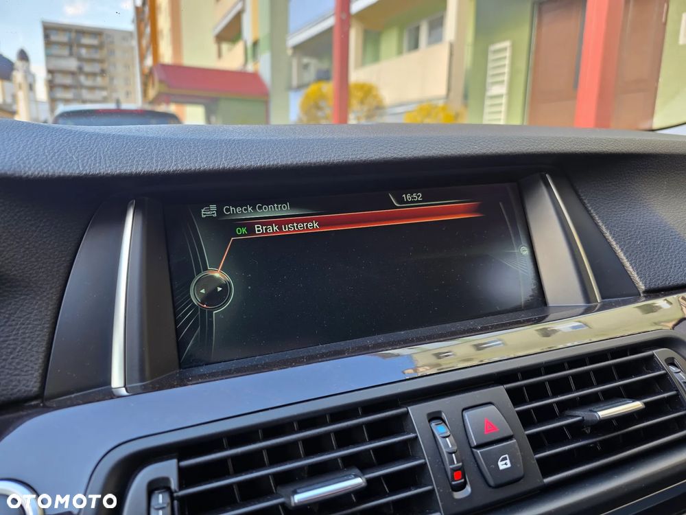 BMW Seria 5 528i xDrive Sport-Aut - 26