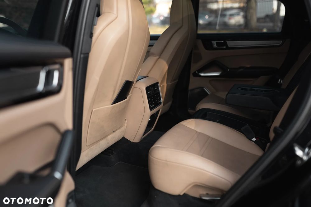 Porsche Cayenne - 14