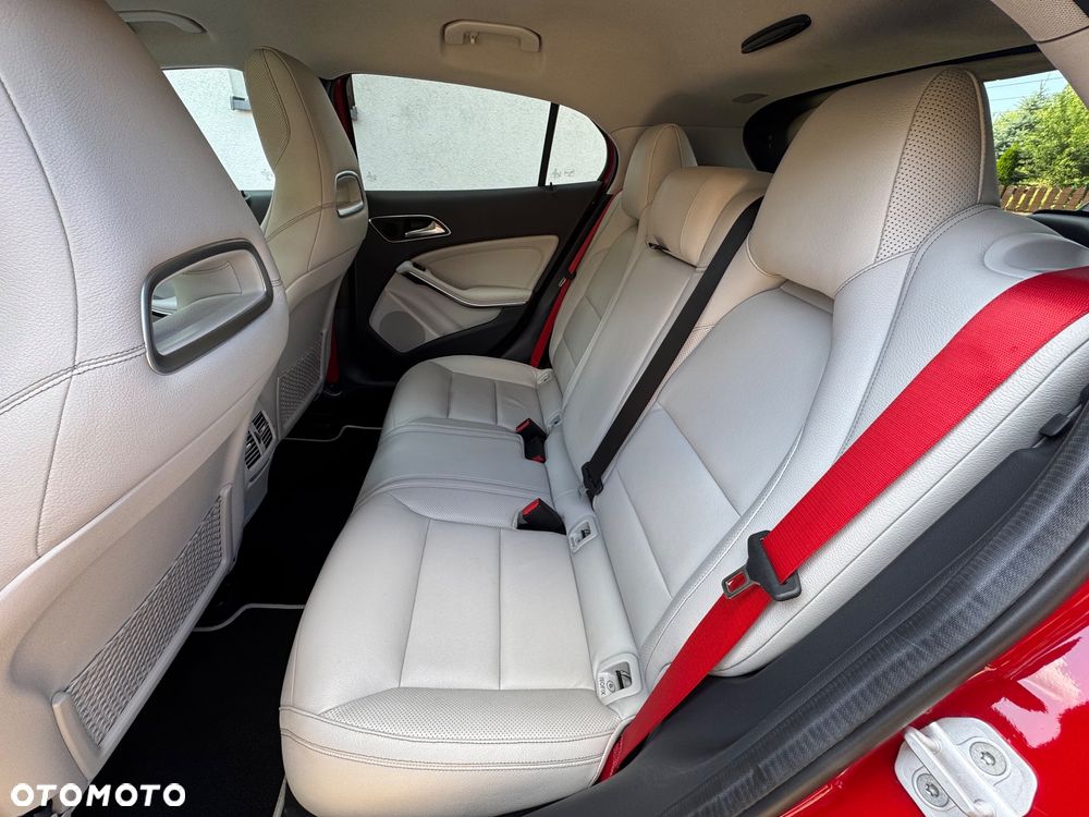 Mercedes-Benz GLA 250 4-Matic - 31