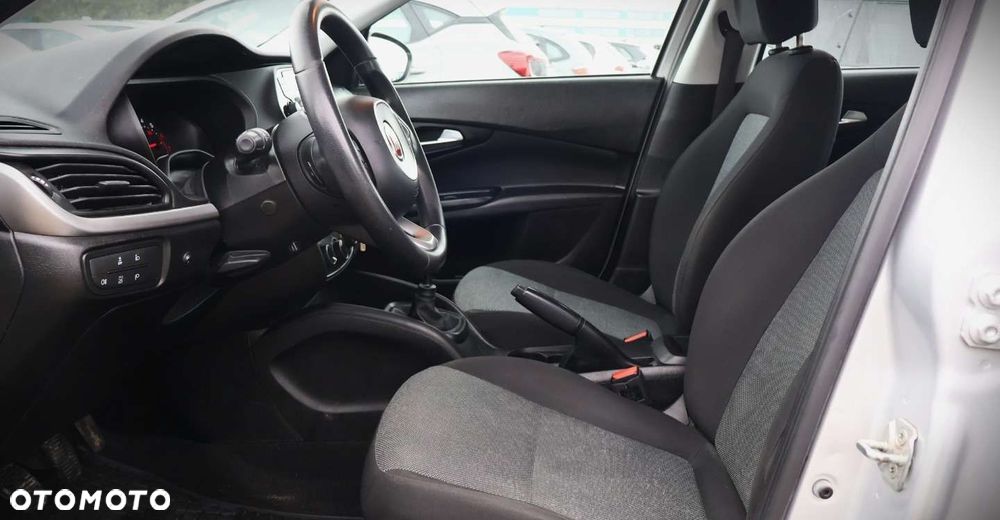 Fiat Tipo - 12