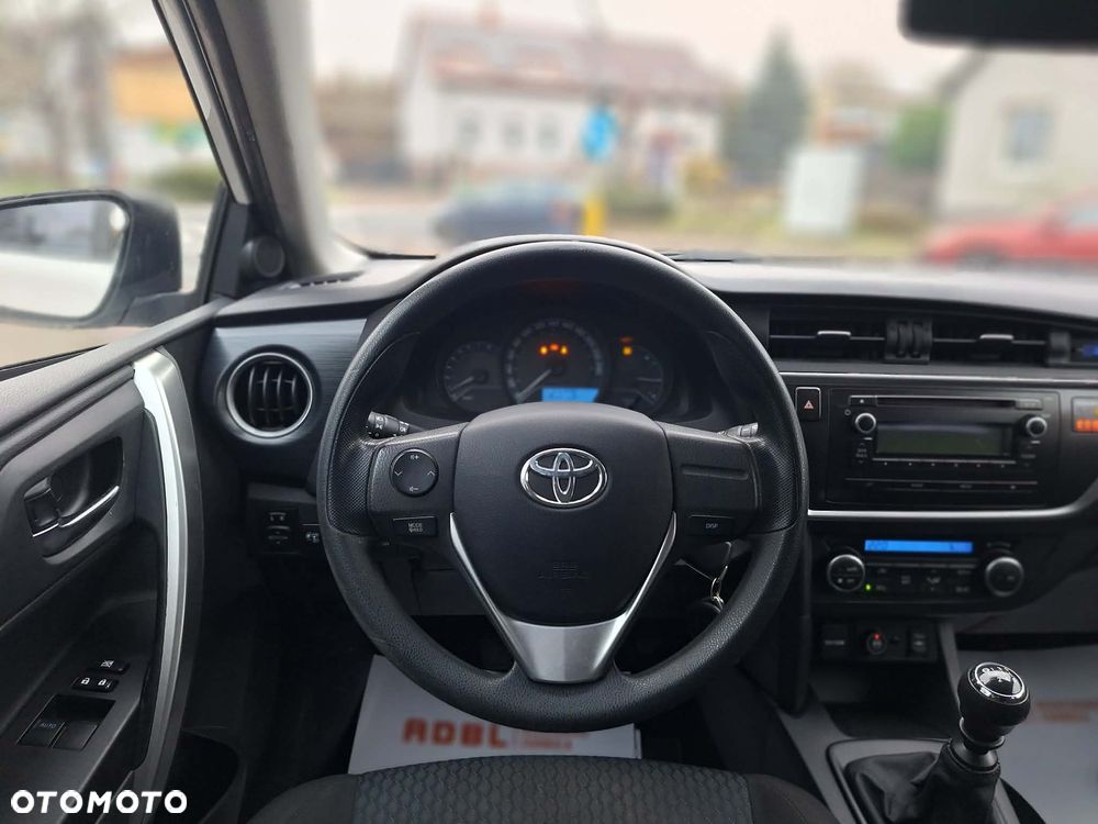 Toyota Auris 1.33 Dual-VVT-i - 19
