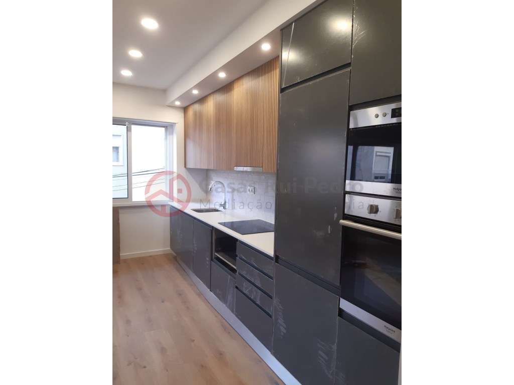 Apartamento T2 com sotão aproveitado, remodelado, na Reboleira, Ama... - Grande imagem: 3/16