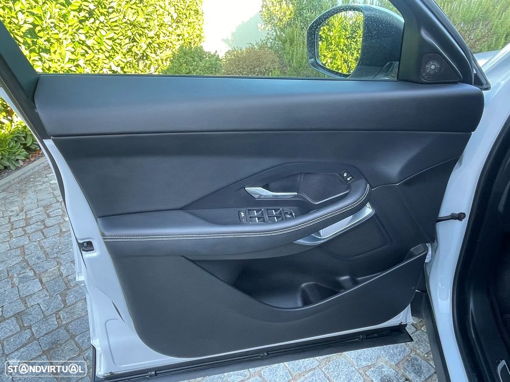 Jaguar E-Pace 2.0 i4D R-Dynamic SE - 17