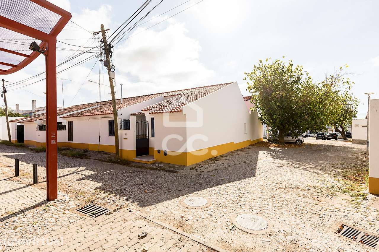 Moradia Térrea de Gaveto T3+1 com Sótão, Logradouro de Entrada, Quinta - Grande imagem: 2/47