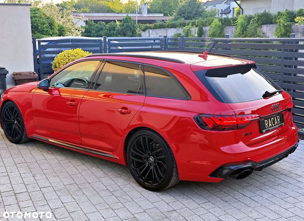 Audi RS4 Avant - 32