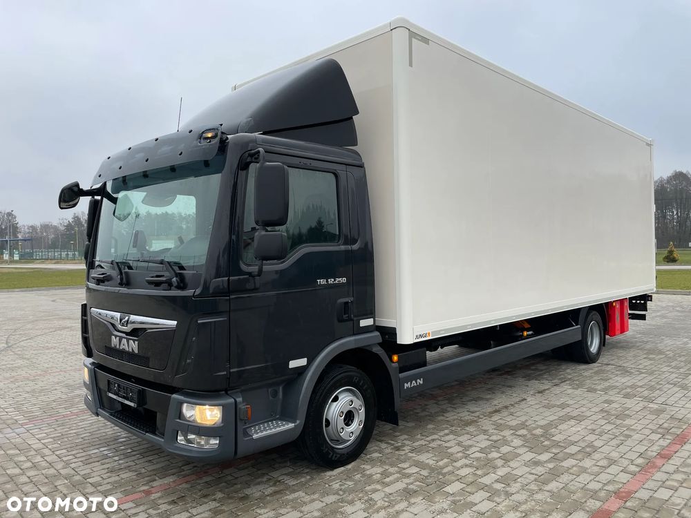 MAN TGL 12.250 Kontener Dł. 7,30 m 18 Palet