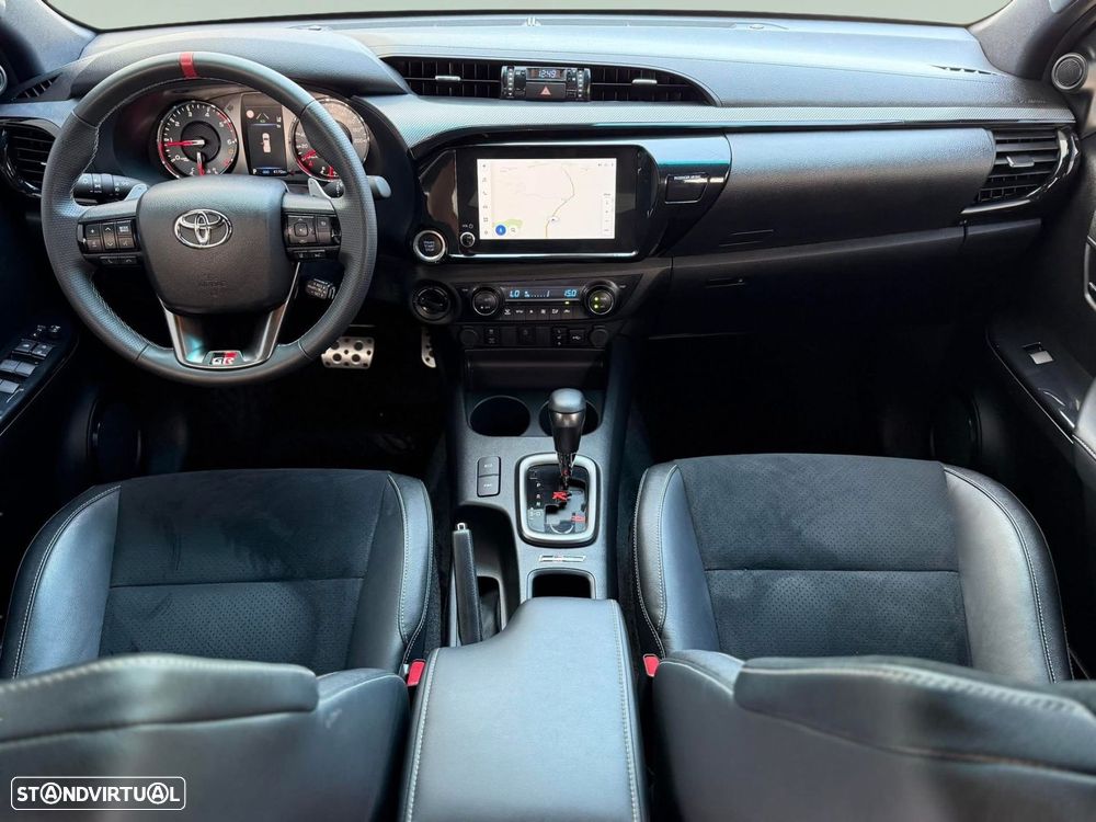 Toyota Hilux 2.8 D-4D 4WD GR Sport II - 7
