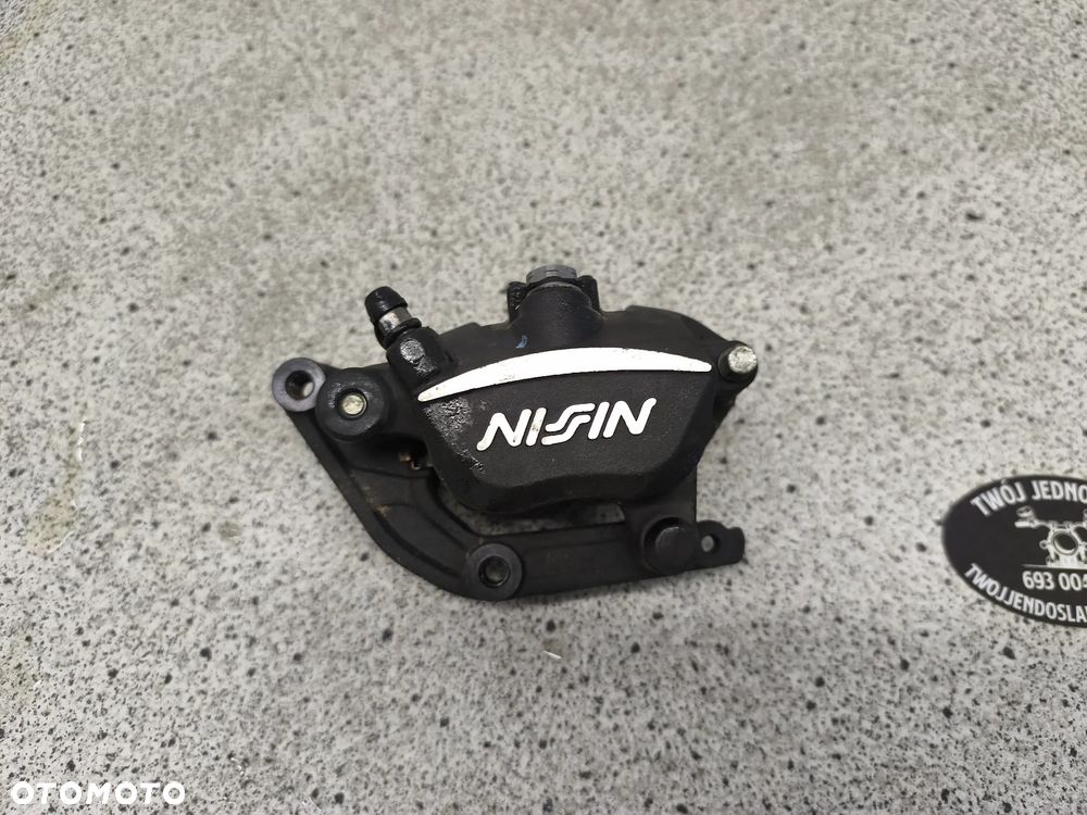 Zaciska hamulcowy przód, przedni lewy Triumph Trident 660 2022 - 1