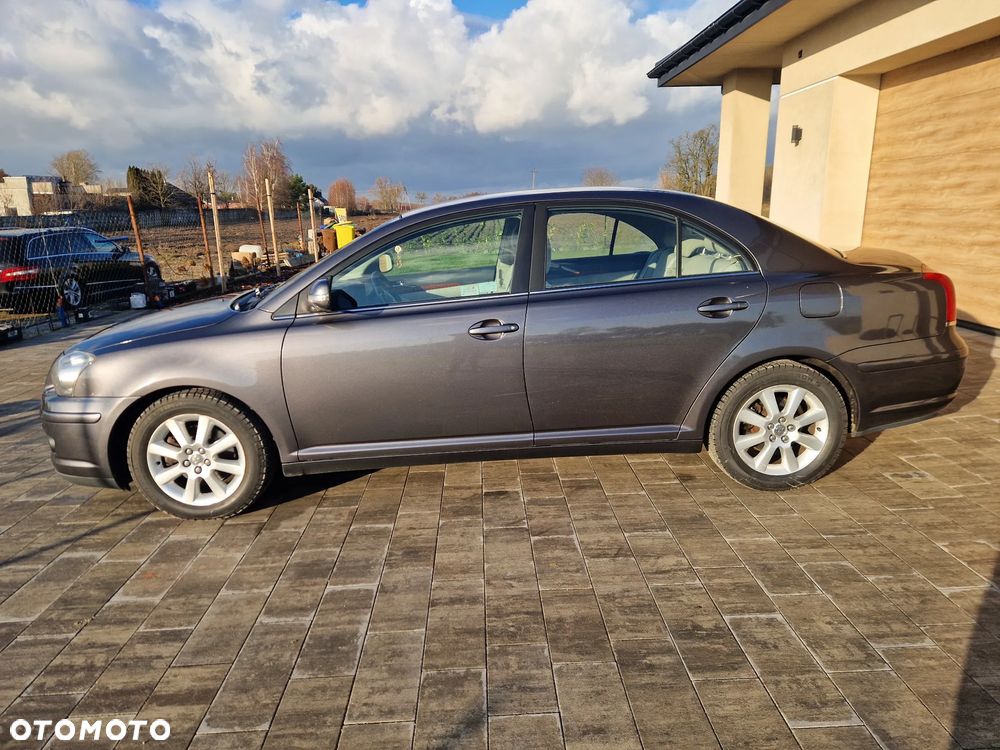 Toyota Avensis 2.0 D-4D Sol - 4