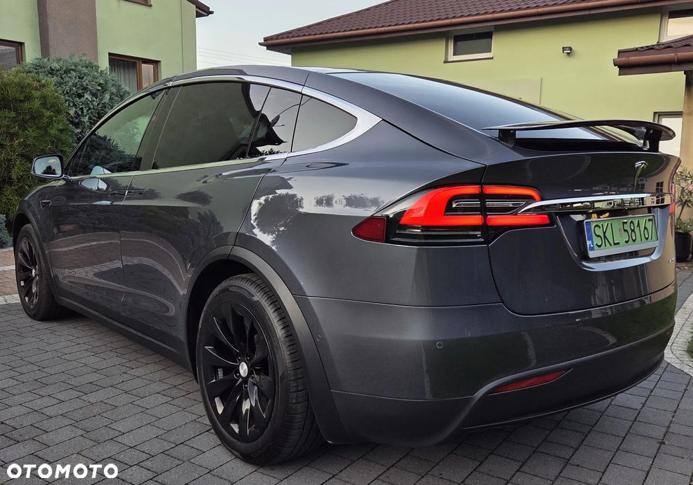 Tesla Model X - 20