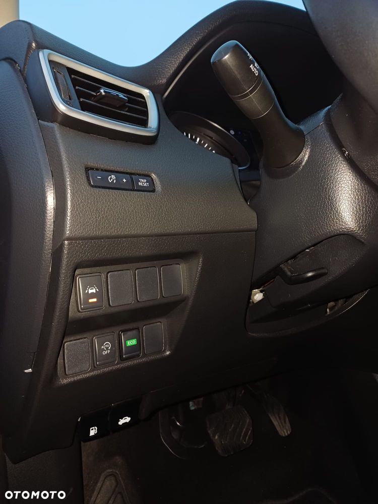 Nissan Qashqai 1.3 DIG-T N-Connecta DCT - 17