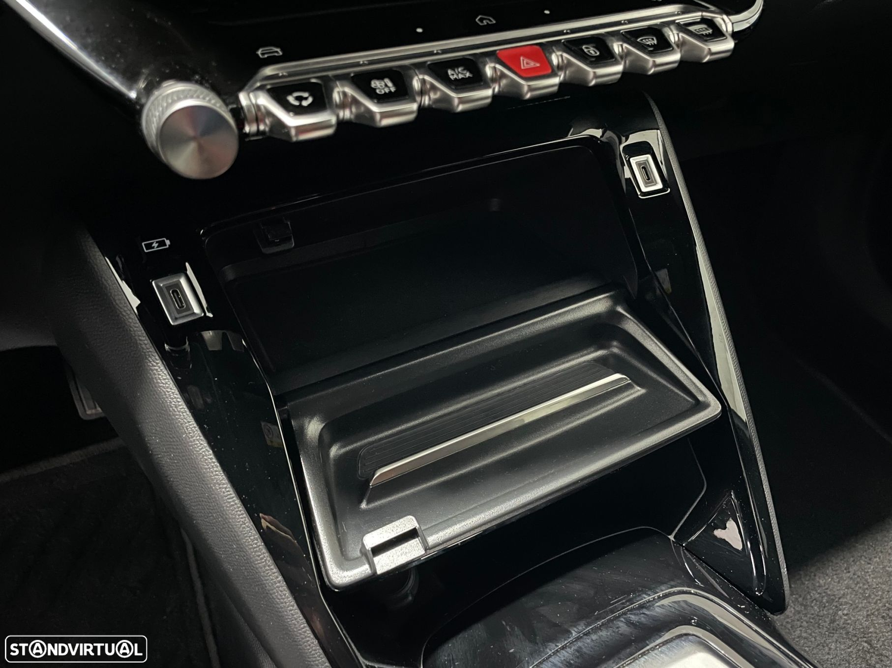 Peugeot 2008 1.2 PureTech Allure EAT8 - 21