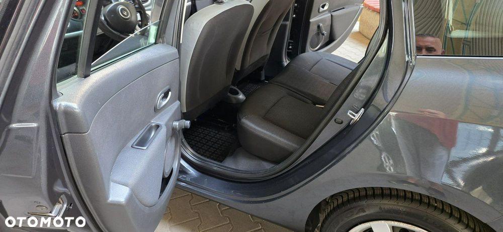 Renault Clio - 10