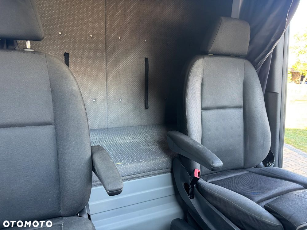 Mercedes-Benz Sprinter - 9