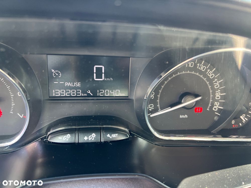 Peugeot 2008 PureTech 82 Urban Move - 16