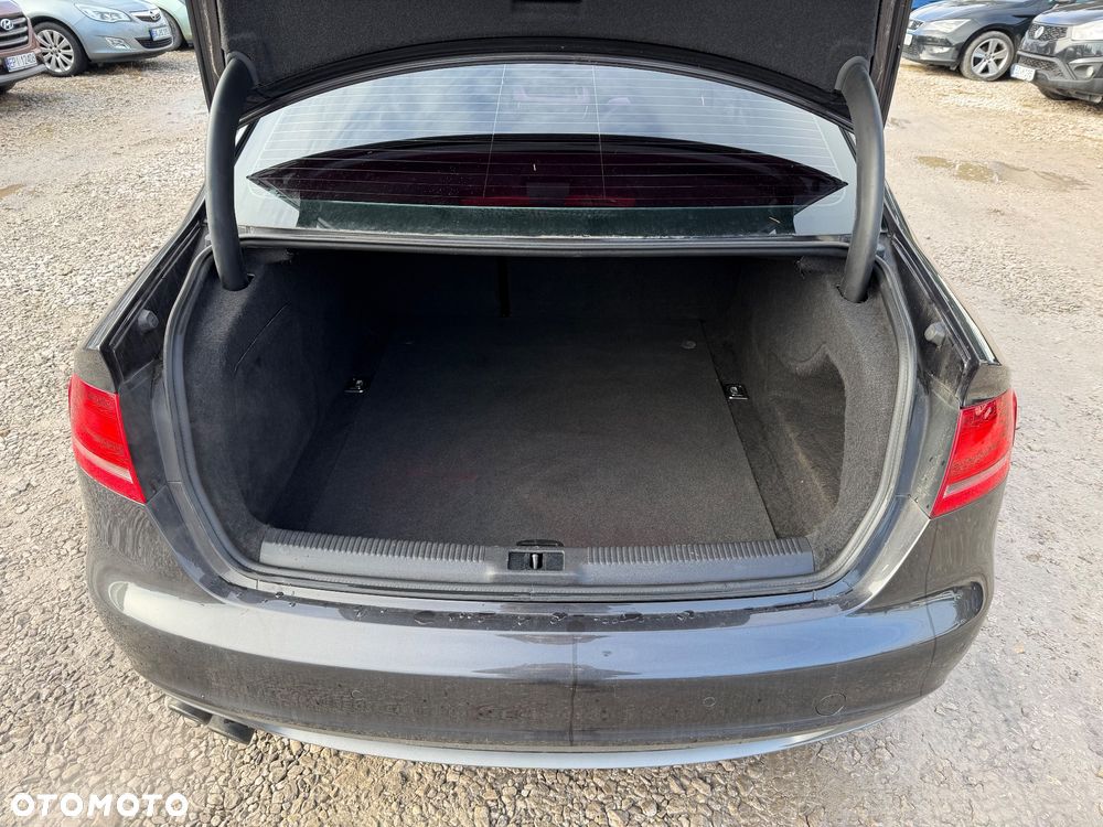 Audi A4 Limousine - 32