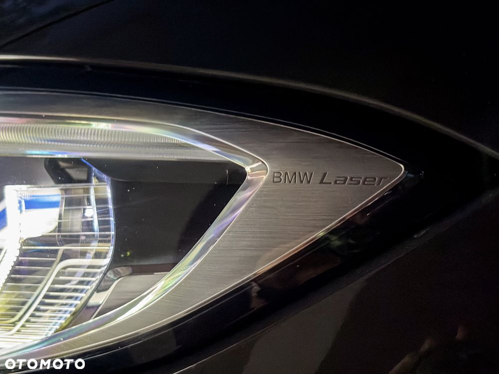 BMW Seria 3 330e M Sport - 38