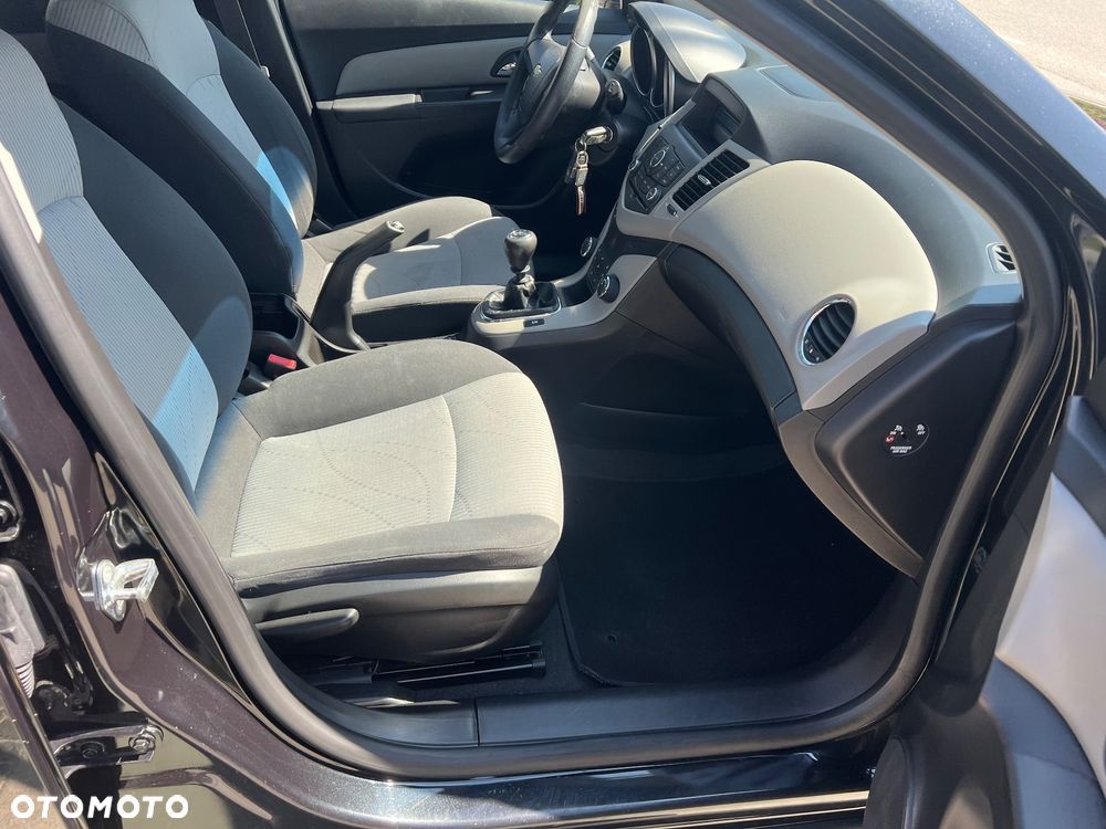 Chevrolet Cruze 1.6 LS - 23