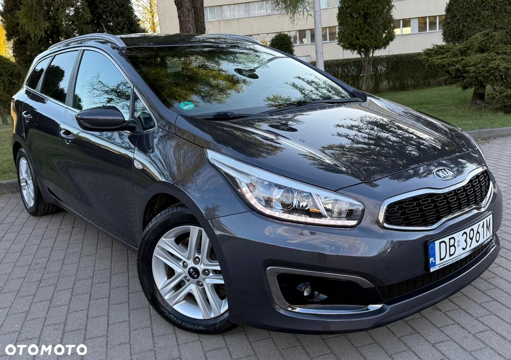 Kia Ceed 1.6 GDI Dream Team Edition - 12