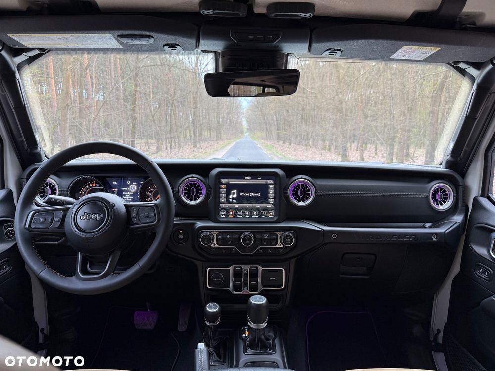 Jeep Wrangler 3.6 Unlim Sahara - 26