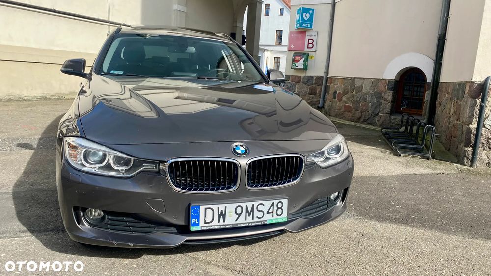 BMW Seria 3 318d xDrive - 2