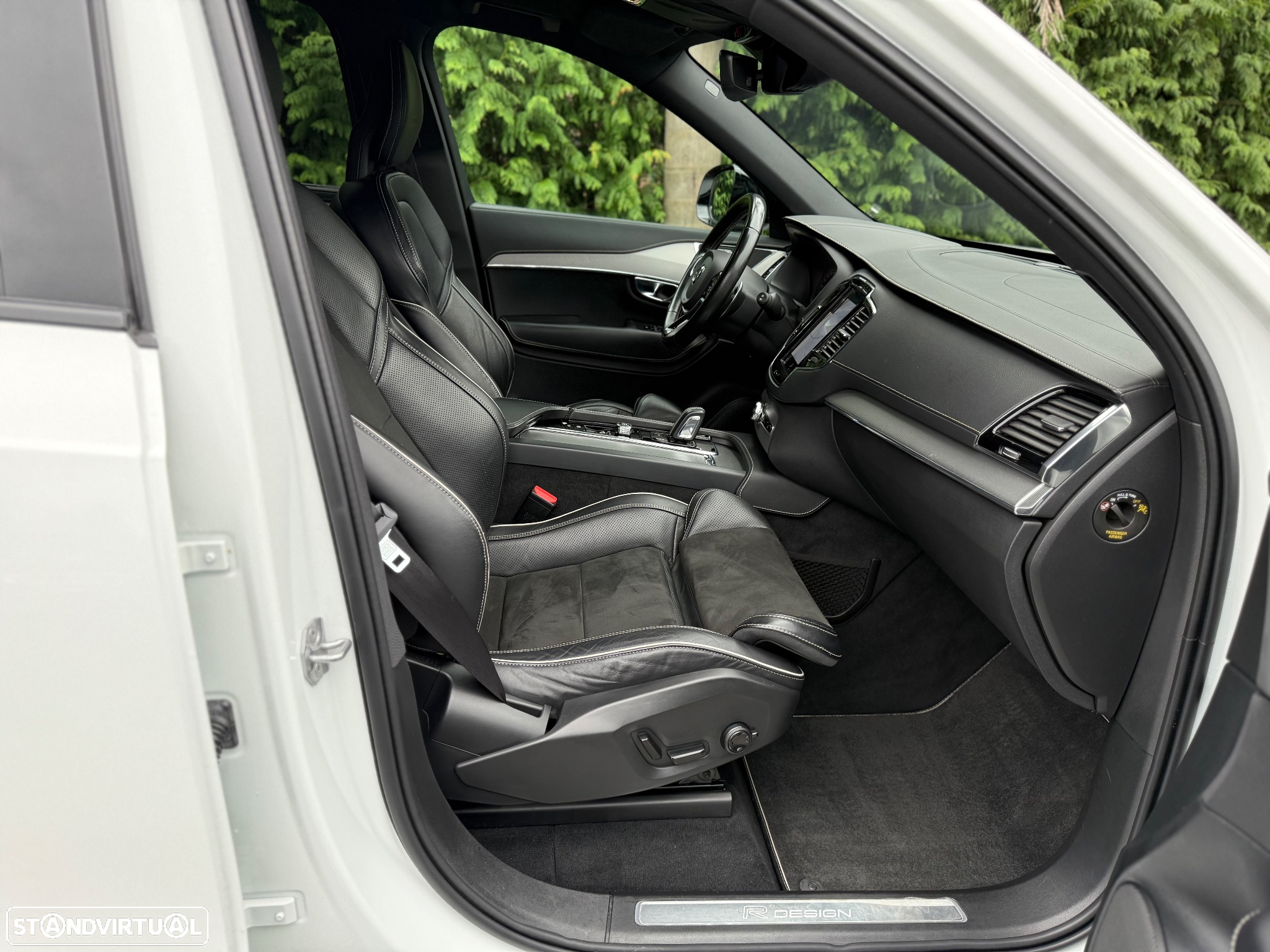 Volvo XC 90 2.0 B5 R-Design AWD - 16
