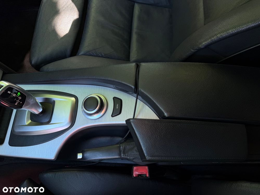 BMW Seria 5 525i Edition Sport - 28